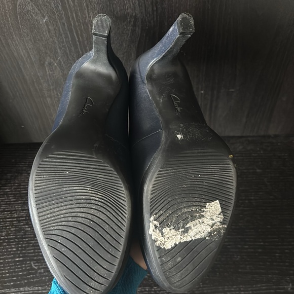 Clarks Women's Navy Blue Shoes - Picture 2 of 2